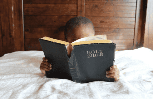 3 versets bibliques à apprendre à votre enfant