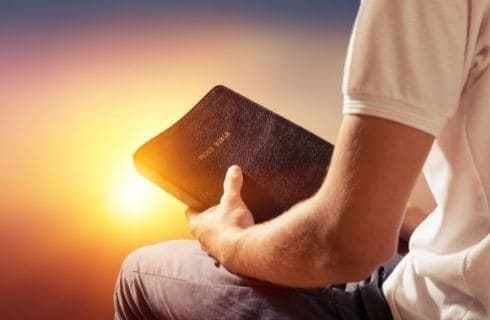 7 versets bibliques sur le secours de Dieu